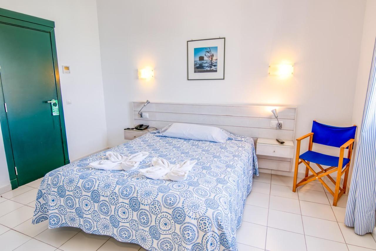 Hotel Bahia Cala Santandria  Exterior photo